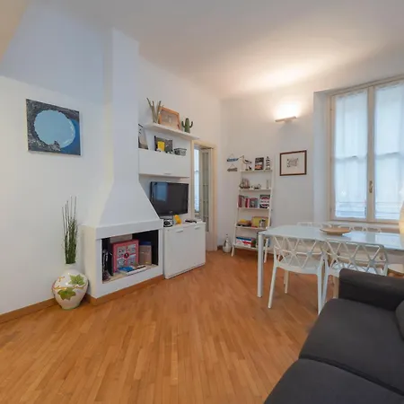 Xenia - Cozy Two-rooms In Corso Vercelli Appartement